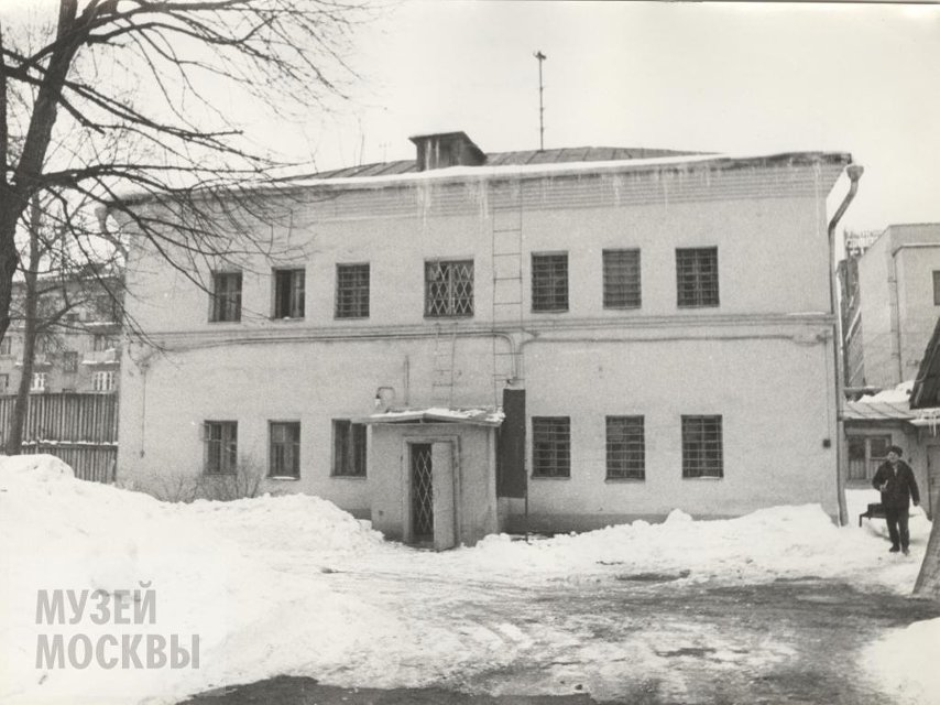 Фотография. Малая Грузинская улица, д.15. Вид на 2-х этажный флигель. Март 1988 г. Панков А.С.