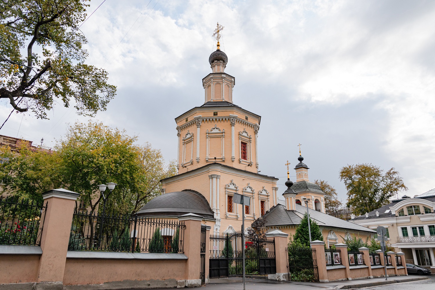 По бывшему Белому городу