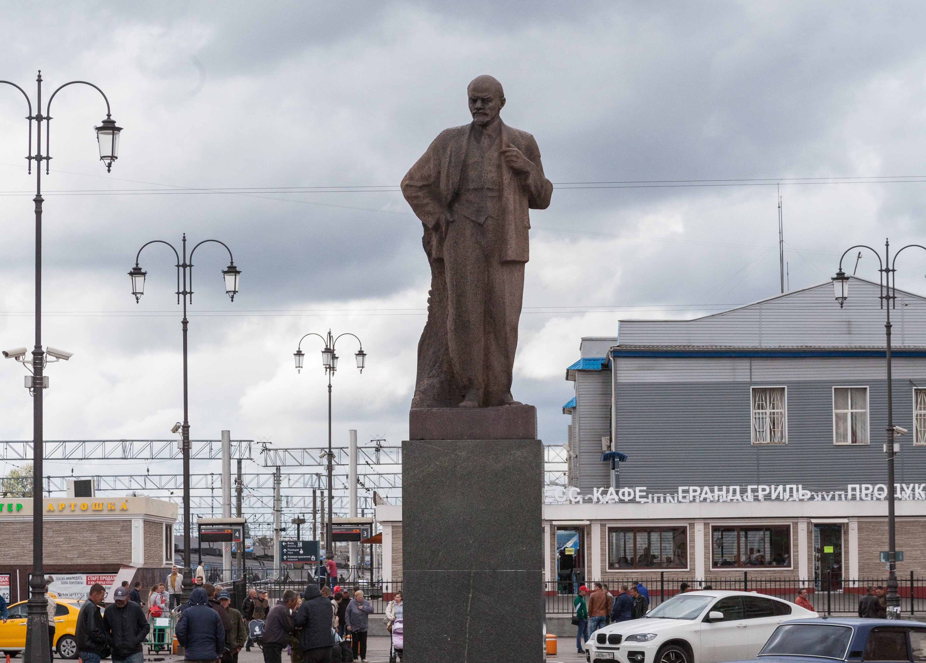 Памятник В.И. Ленину на Комсомольской площади