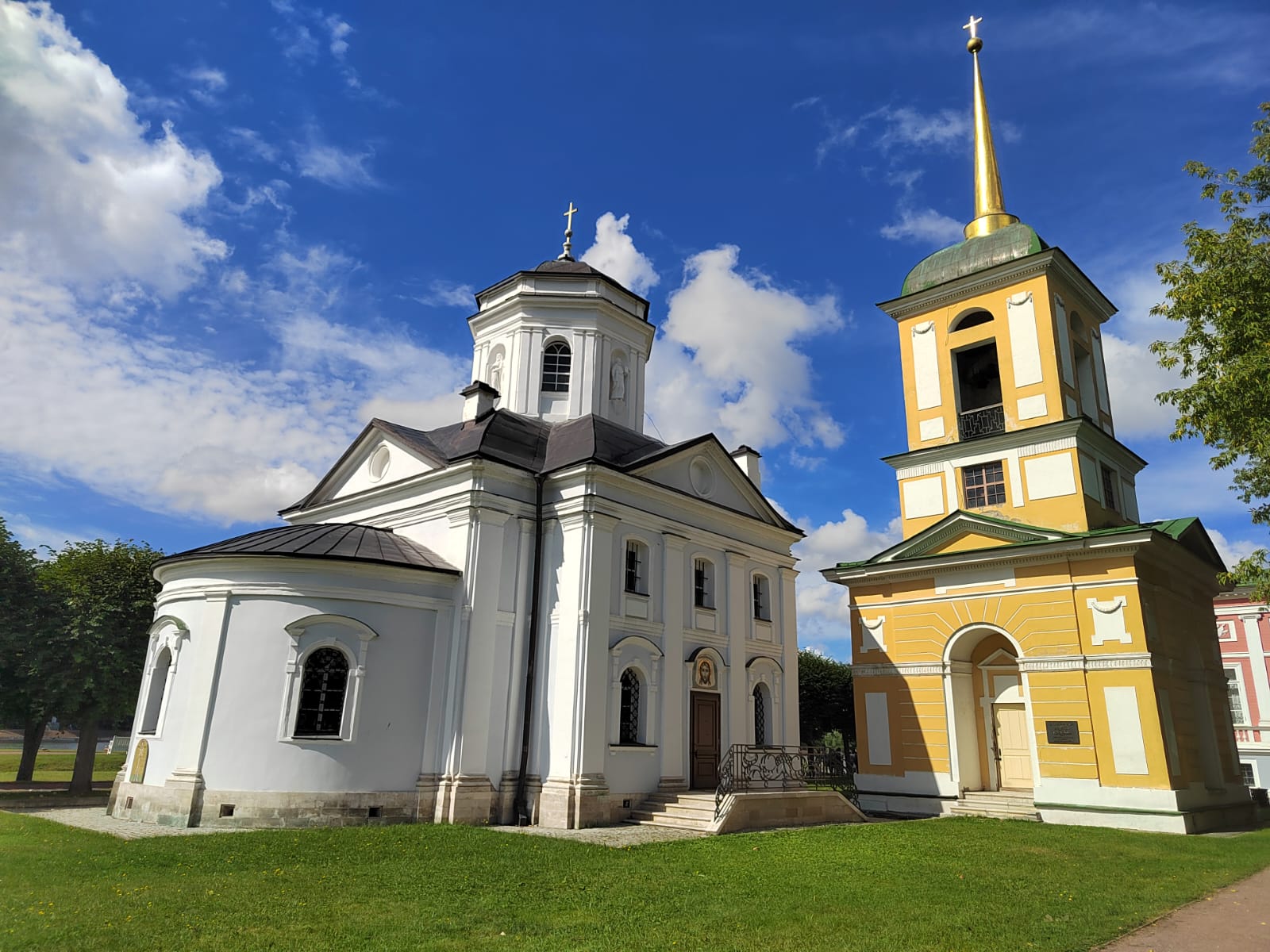 Церковь, колокольня, кухонный флигель